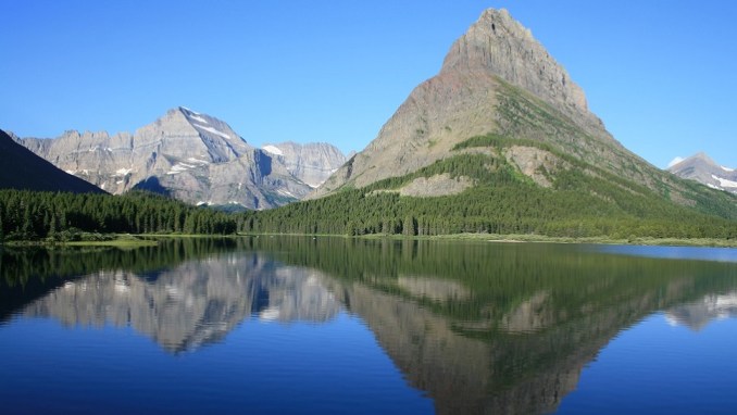 GLACIER NATIONAL PARK - MANY GLACIER LAKE