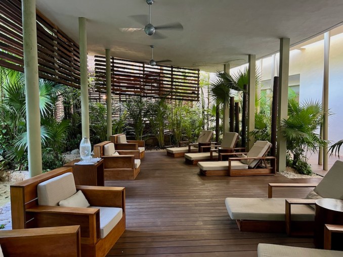 ROSEWOOD MAYAKOBA
