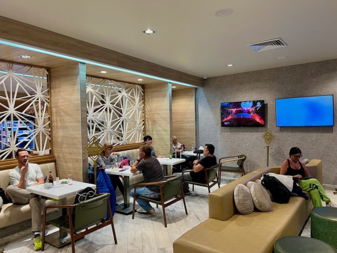 BUSINESS LOUNGE AT CANCUN AIRPORT (INTERNATIONAL TERMINAL)