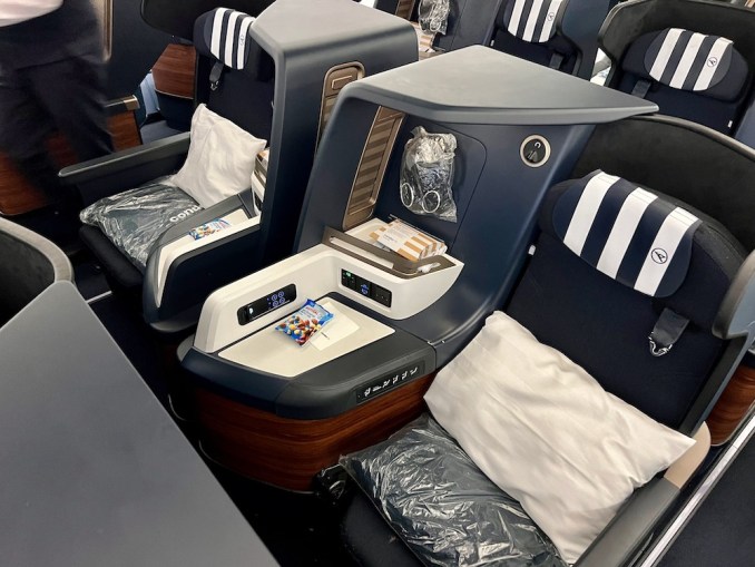 CONDOR A330NEO BUSINESS CLASS PRIME SEAT